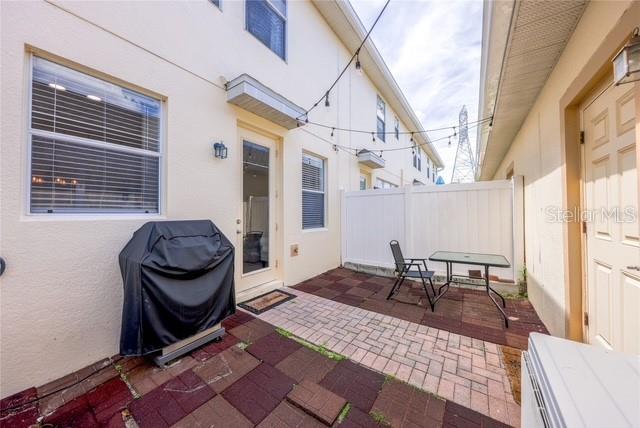 SIGNATURE LKS-PCL 01D PH 01 - Residential Lease