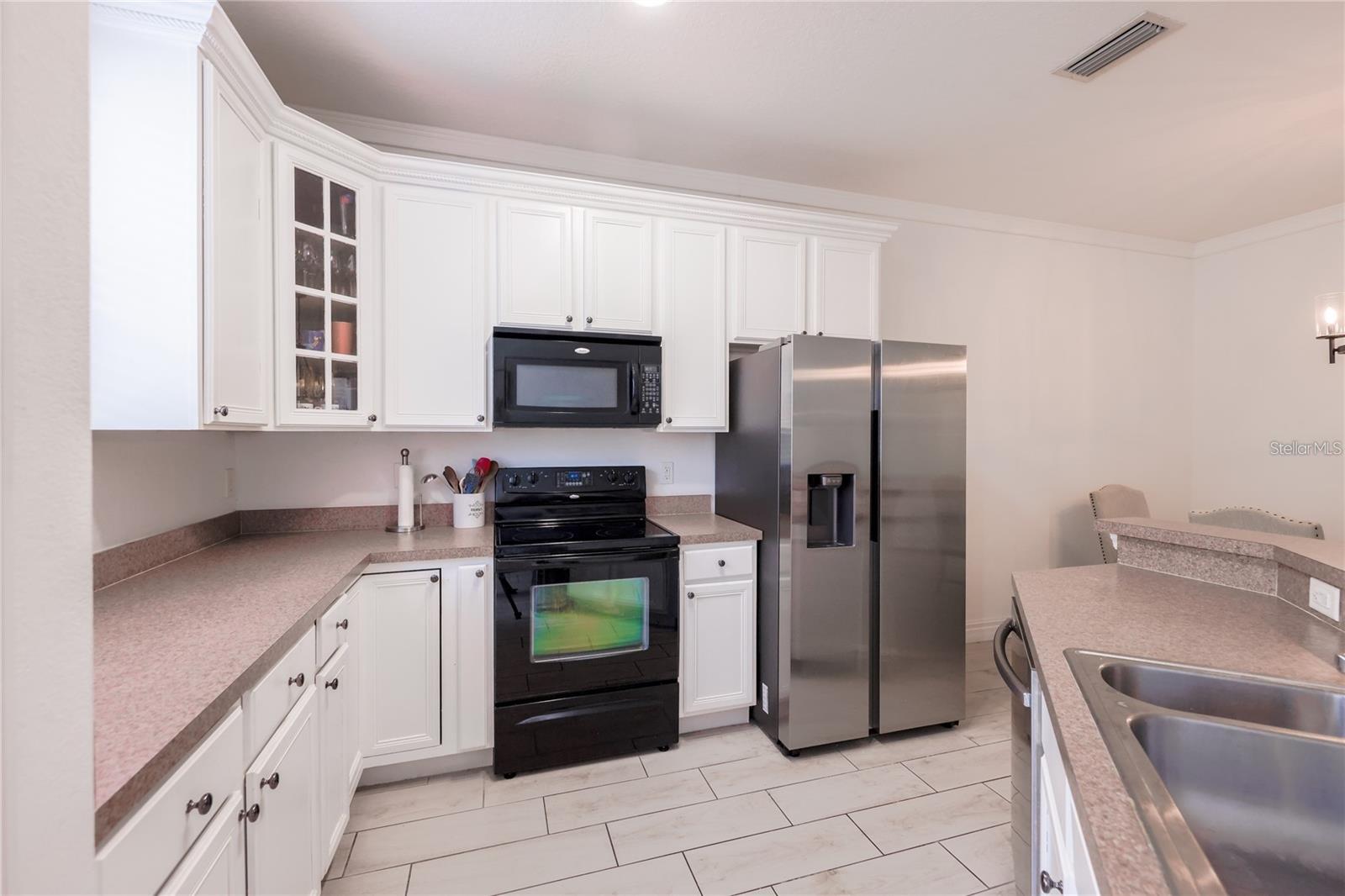 SIGNATURE LKS-PCL 01D PH 01 - Residential Lease