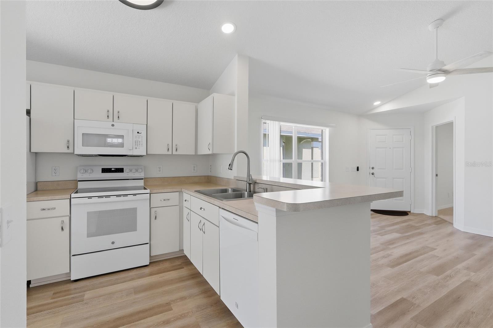 NEW RIVER LAKES VILLAGE - Residential