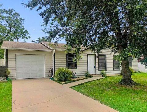 Photo of 648 Floridian Drive, Kissimmee, FL 34758 (MLS # O6410824)