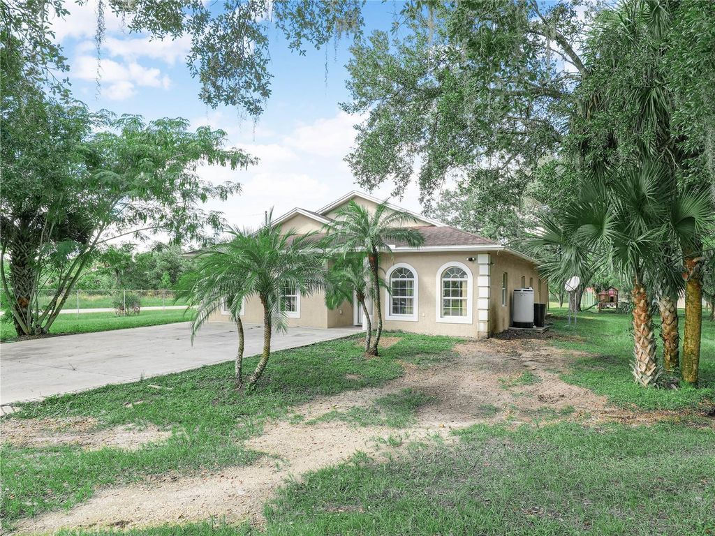 Photo of 403 Appaloosa Avenue, Clewiston, FL 33440 (MLS # C7516230)
