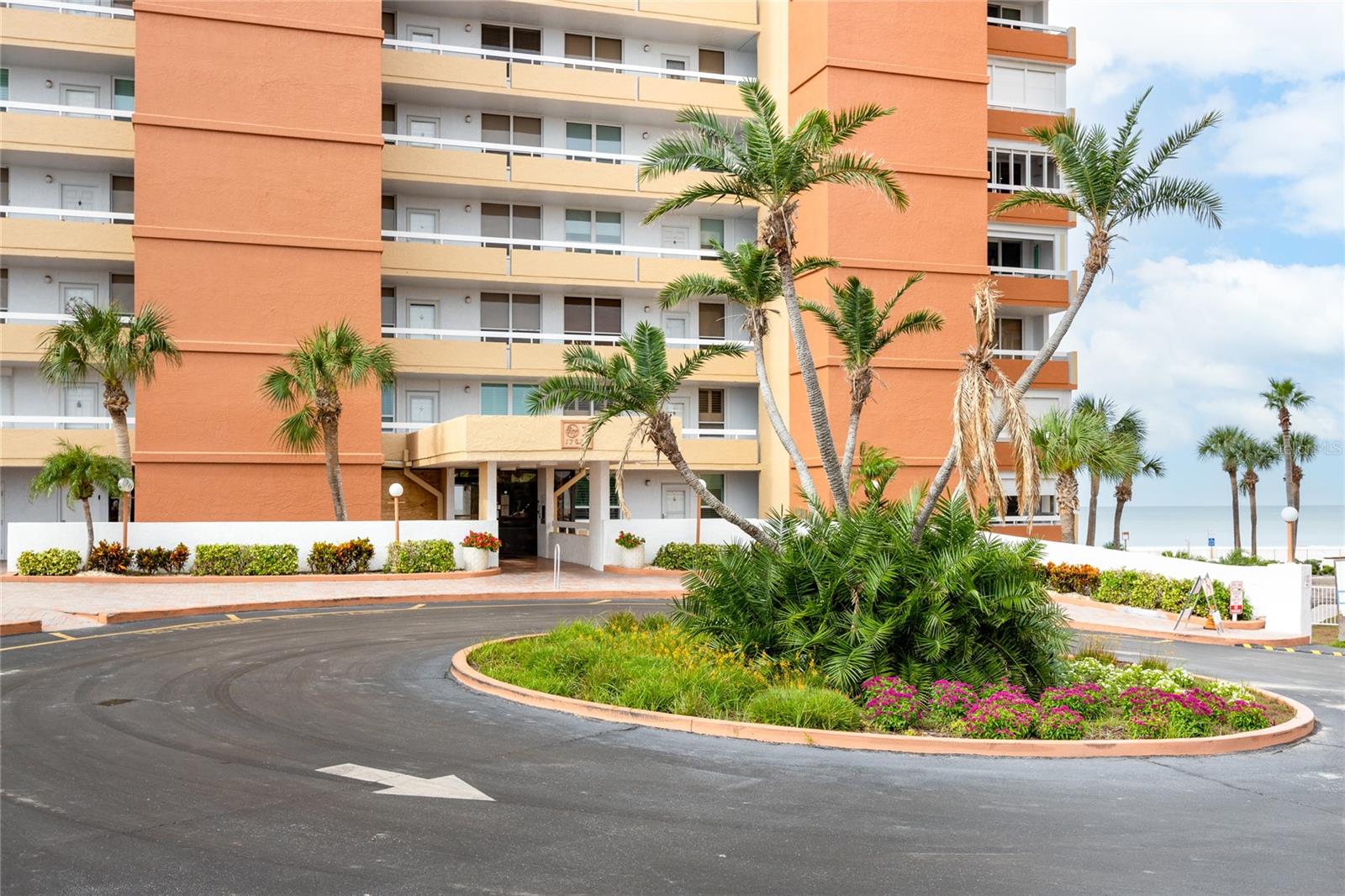 REDINGTON TOWERS 1 CONDO - Residential