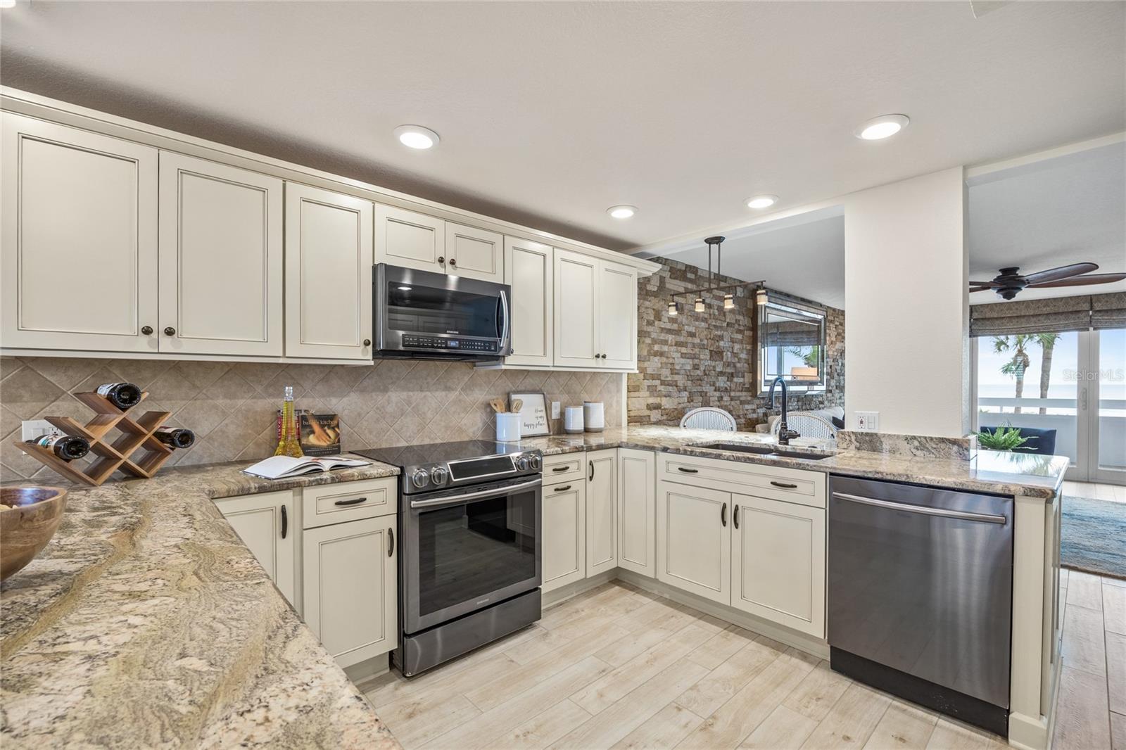 REDINGTON TOWERS 1 CONDO - Residential