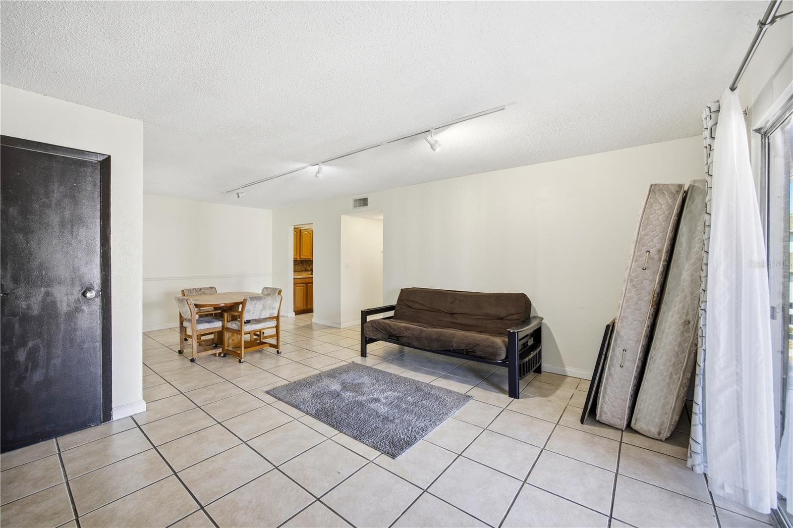 OAKS CONDOMINIUM - Residential