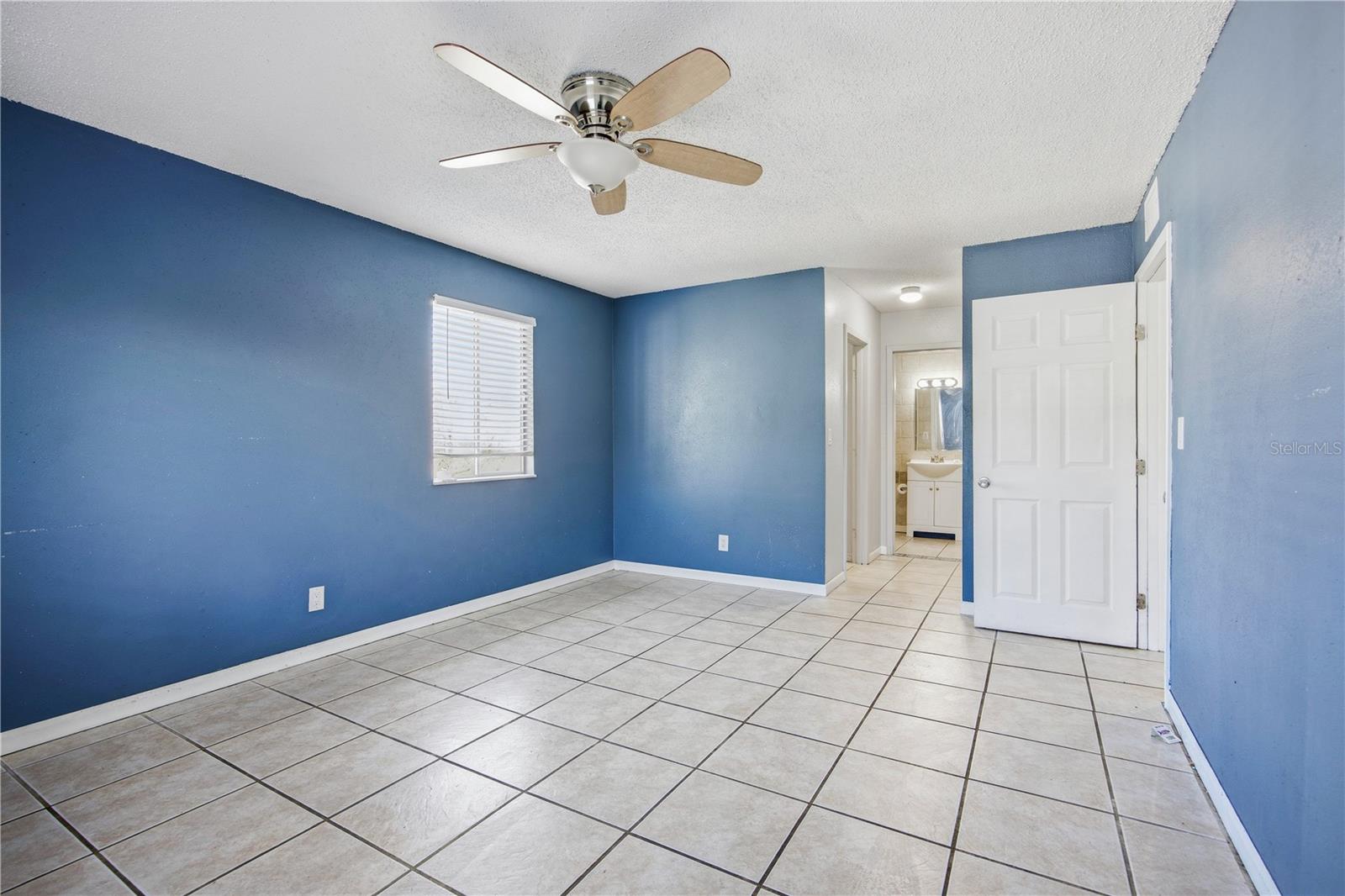 OAKS CONDOMINIUM - Residential