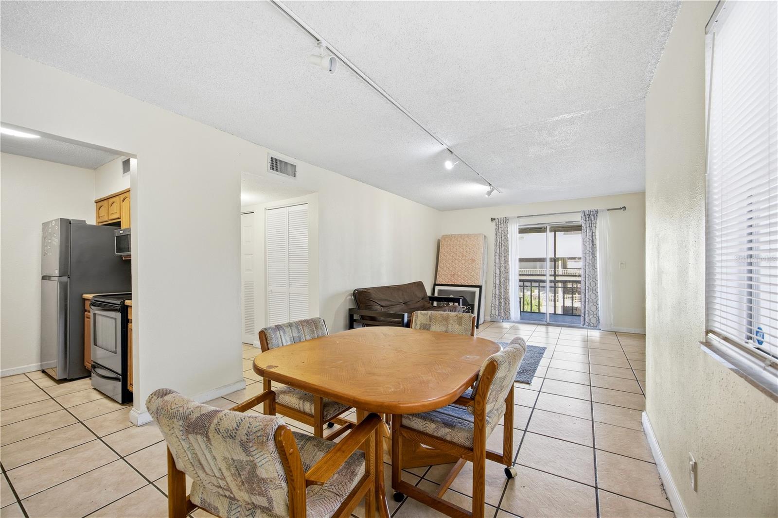 OAKS CONDOMINIUM - Residential