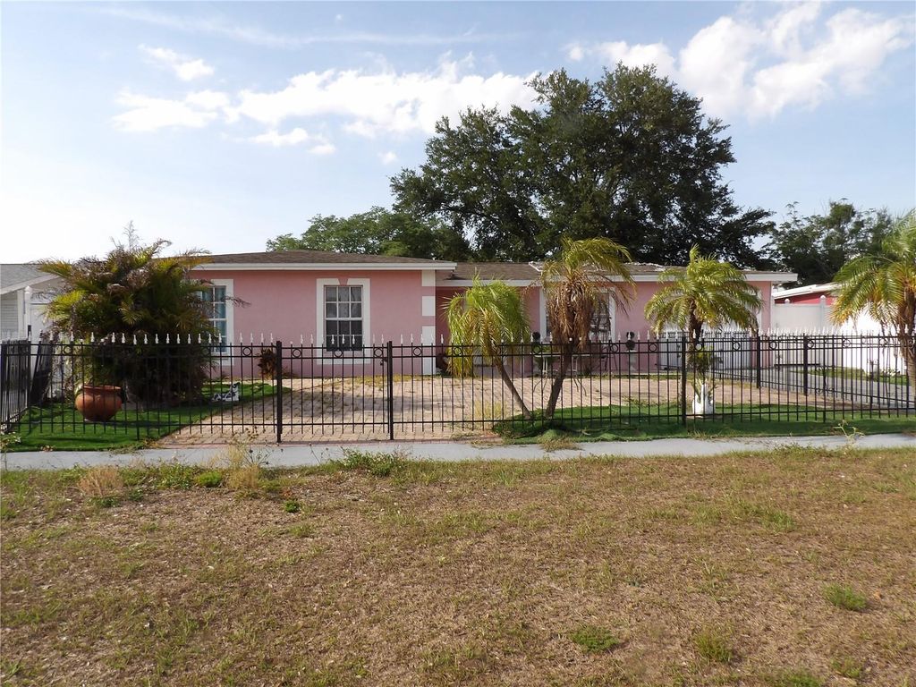 Photo of 6521 W Hanna Ave, Tampa, FL 33634 (MLS # TB8513333)