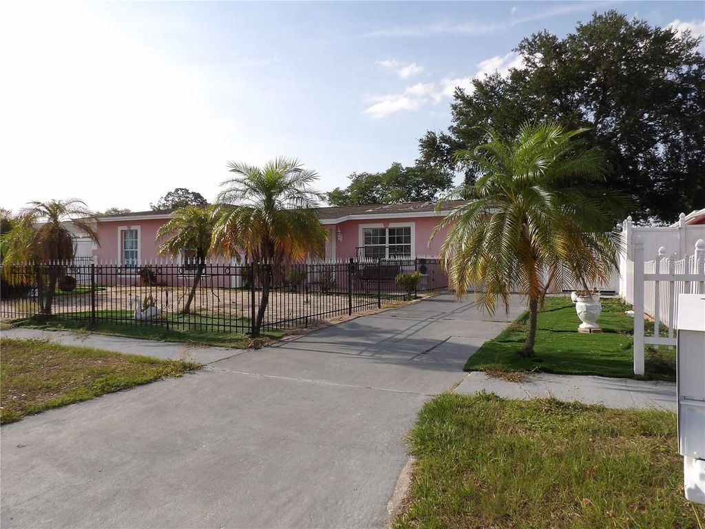 Photo of 6521 W Hanna Ave, Tampa, FL 33634 (MLS # TB8513333)