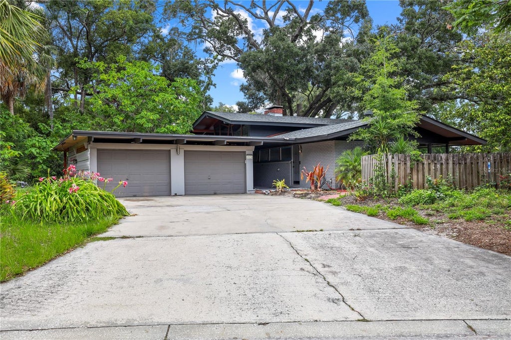 Photo of 10134 White Trout Lane, Tampa, FL 33618 (MLS # TB8516965)