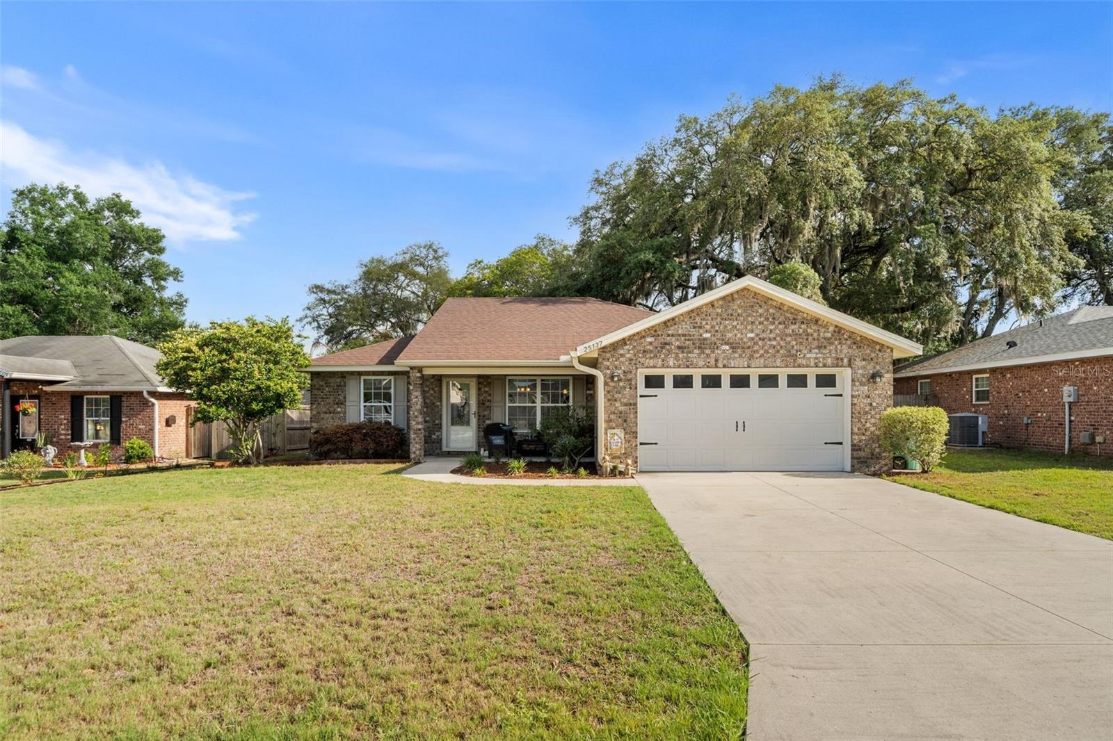 COTTAGES OF COUNTRY WAY - Residential