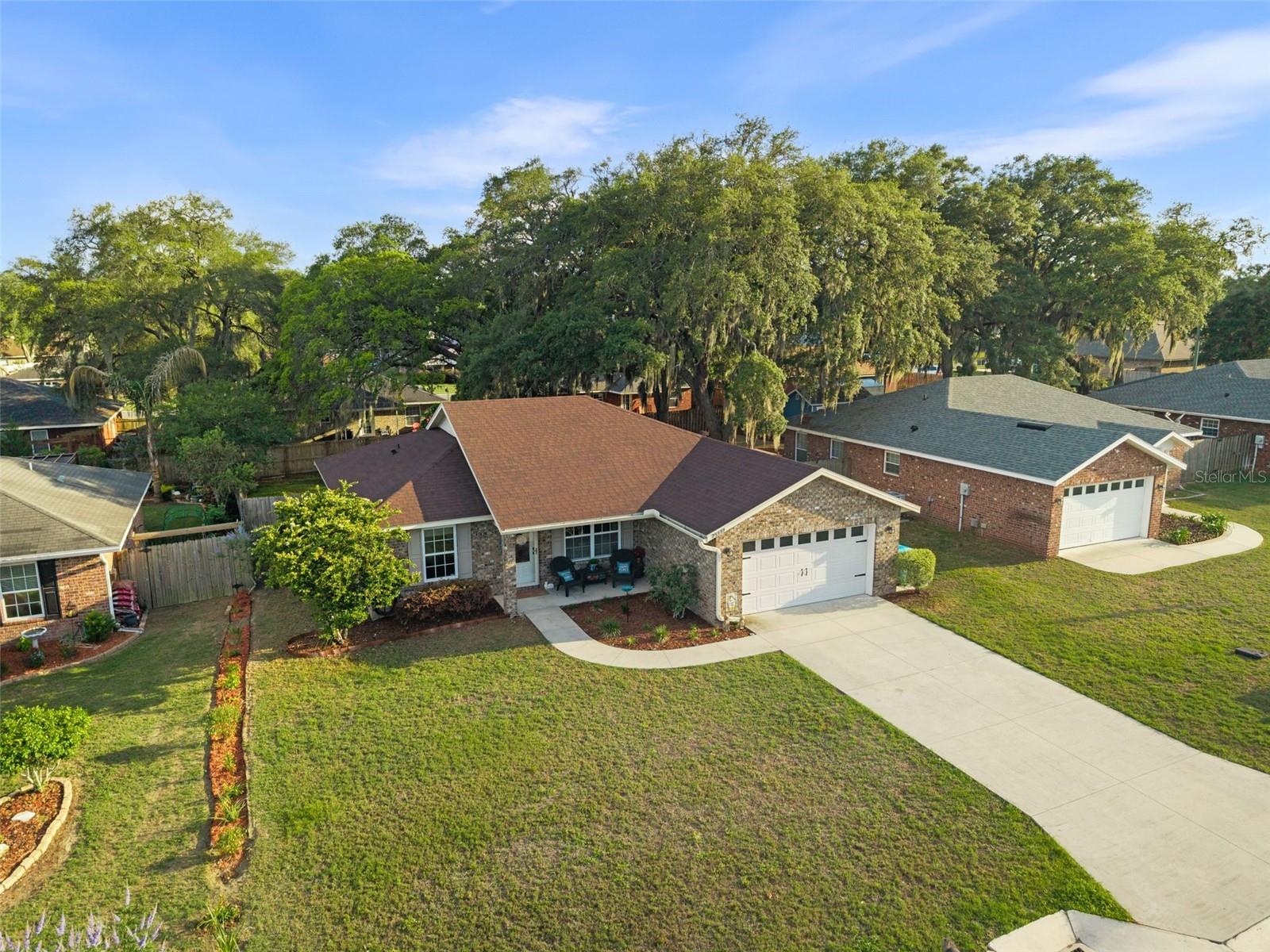 COTTAGES OF COUNTRY WAY - Residential