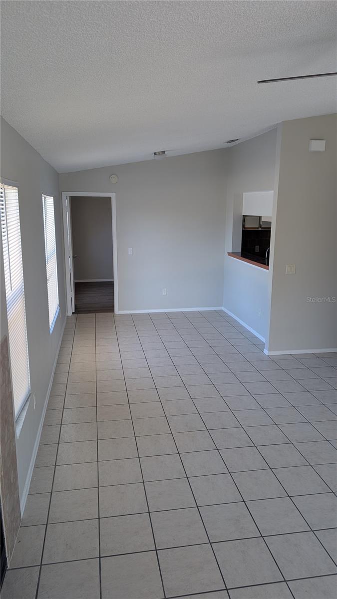 CENTRE COURT CONDO 03 PH 01 - Residential Lease