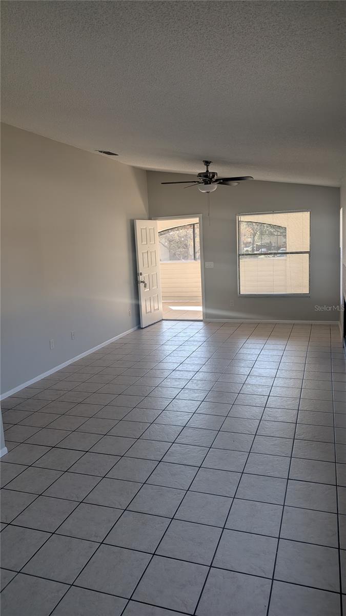 CENTRE COURT CONDO 03 PH 01 - Residential Lease