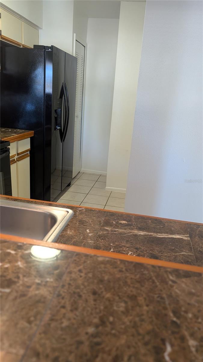 CENTRE COURT CONDO 03 PH 01 - Residential Lease