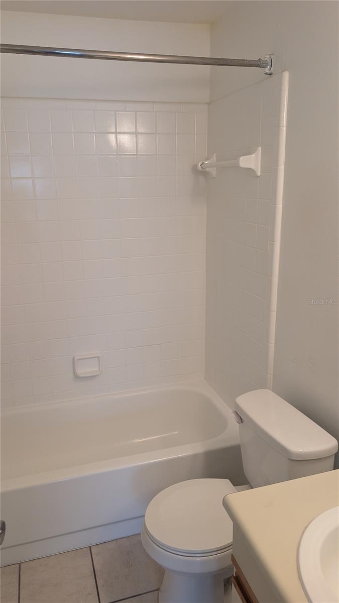 CENTRE COURT CONDO 03 PH 01 - Residential Lease