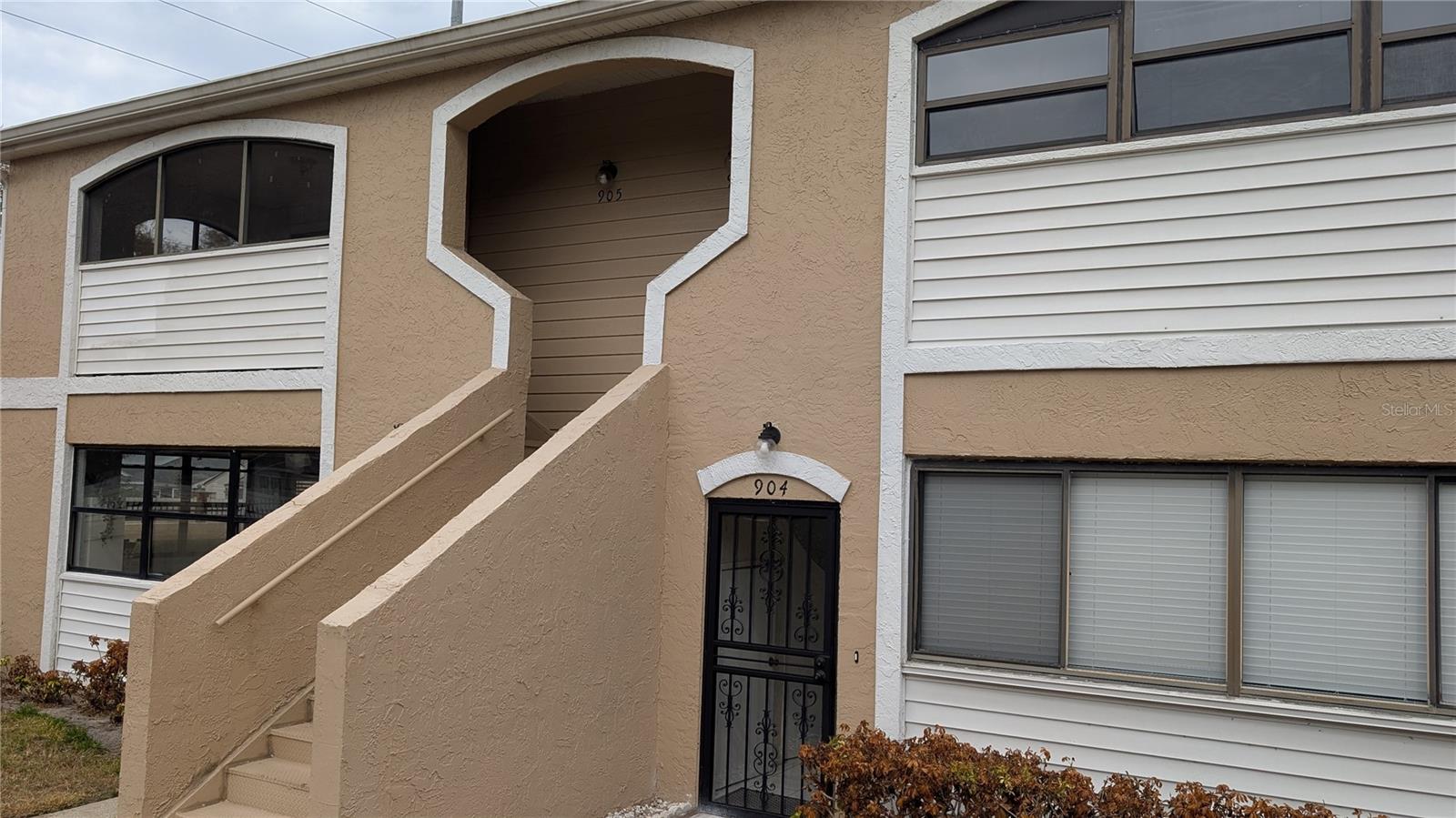 CENTRE COURT CONDO 03 PH 01 - Residential Lease