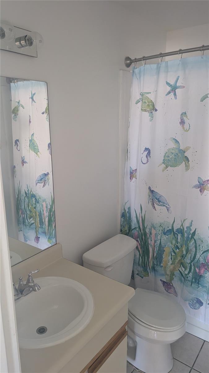 CENTRE COURT CONDO 03 PH 01 - Residential Lease