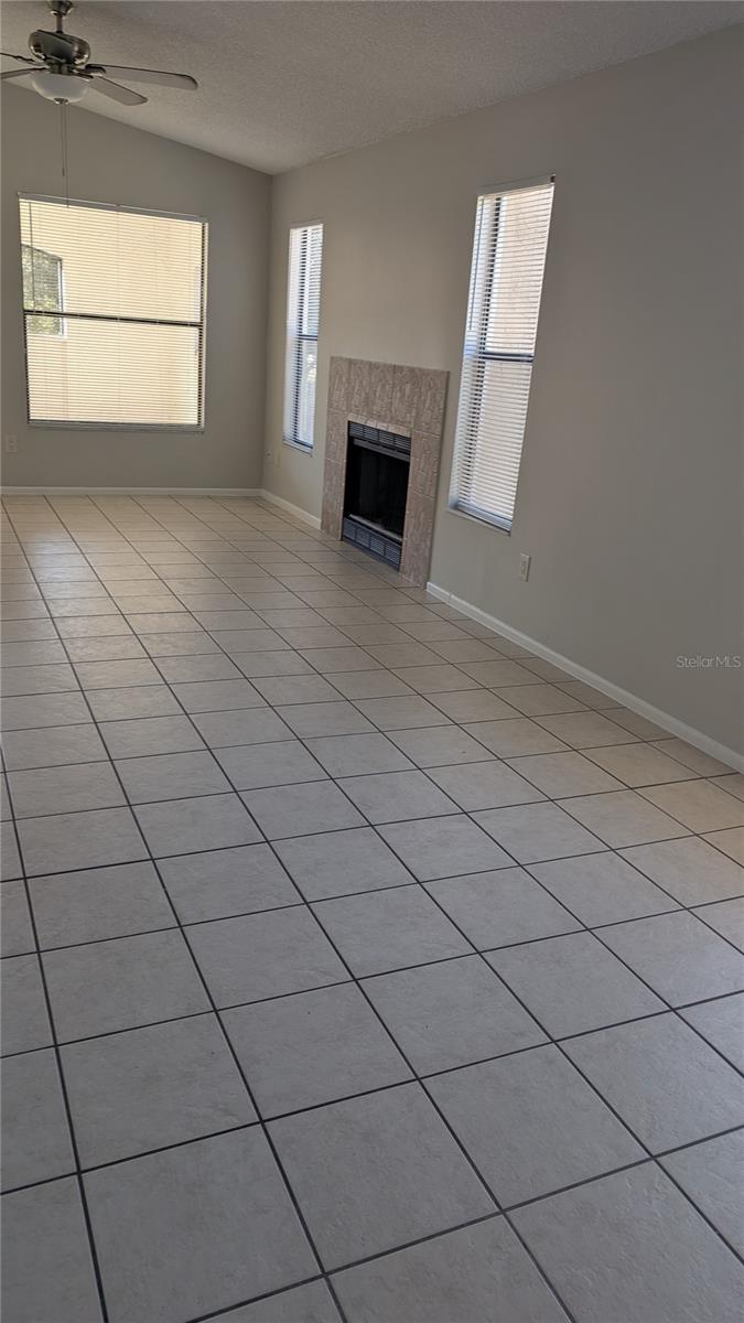 CENTRE COURT CONDO 03 PH 01 - Residential Lease