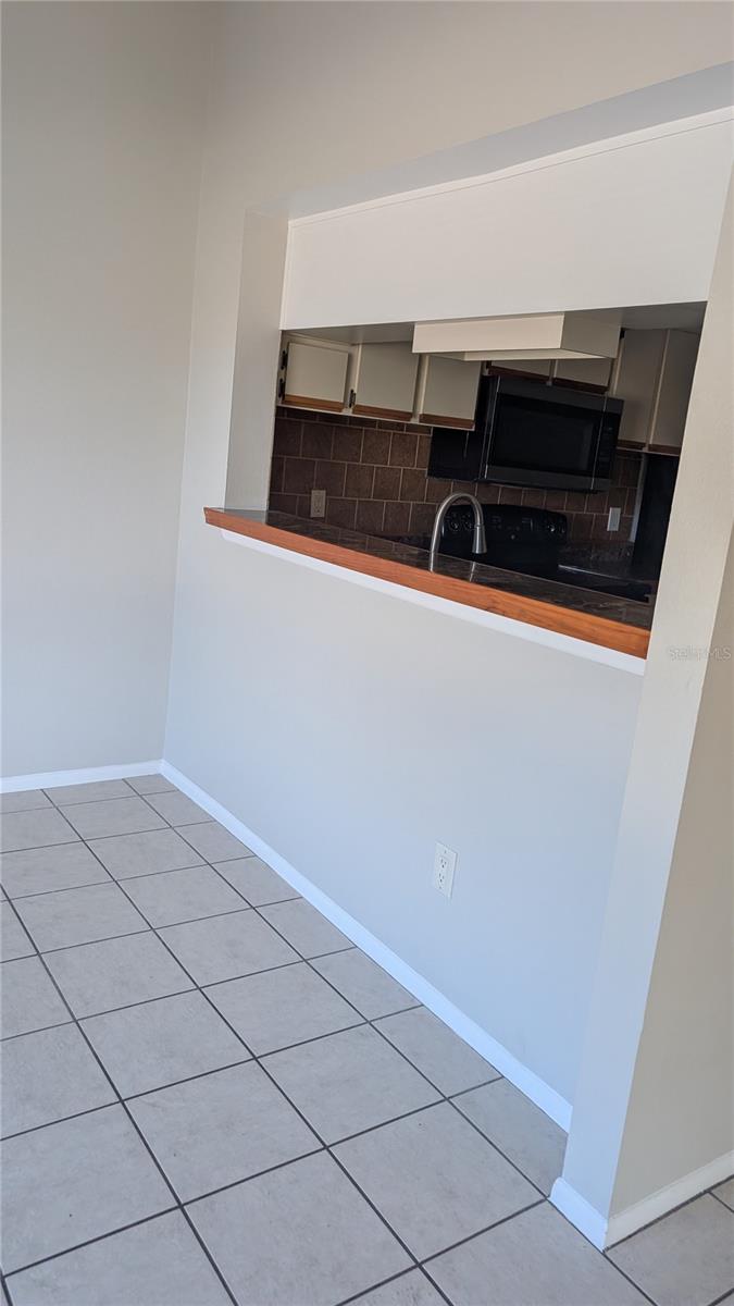 CENTRE COURT CONDO 03 PH 01 - Residential Lease