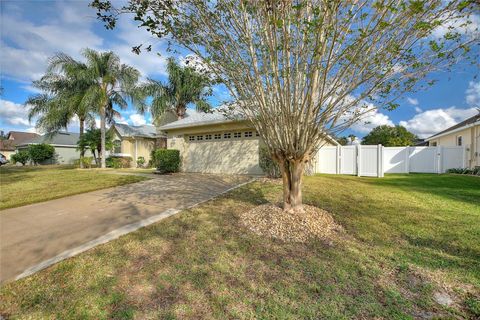 A home in AUBURNDALE