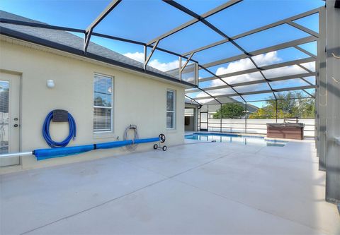 A home in AUBURNDALE