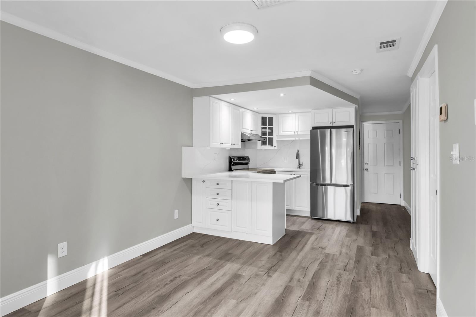 10301 US HIGHWAY 27 98