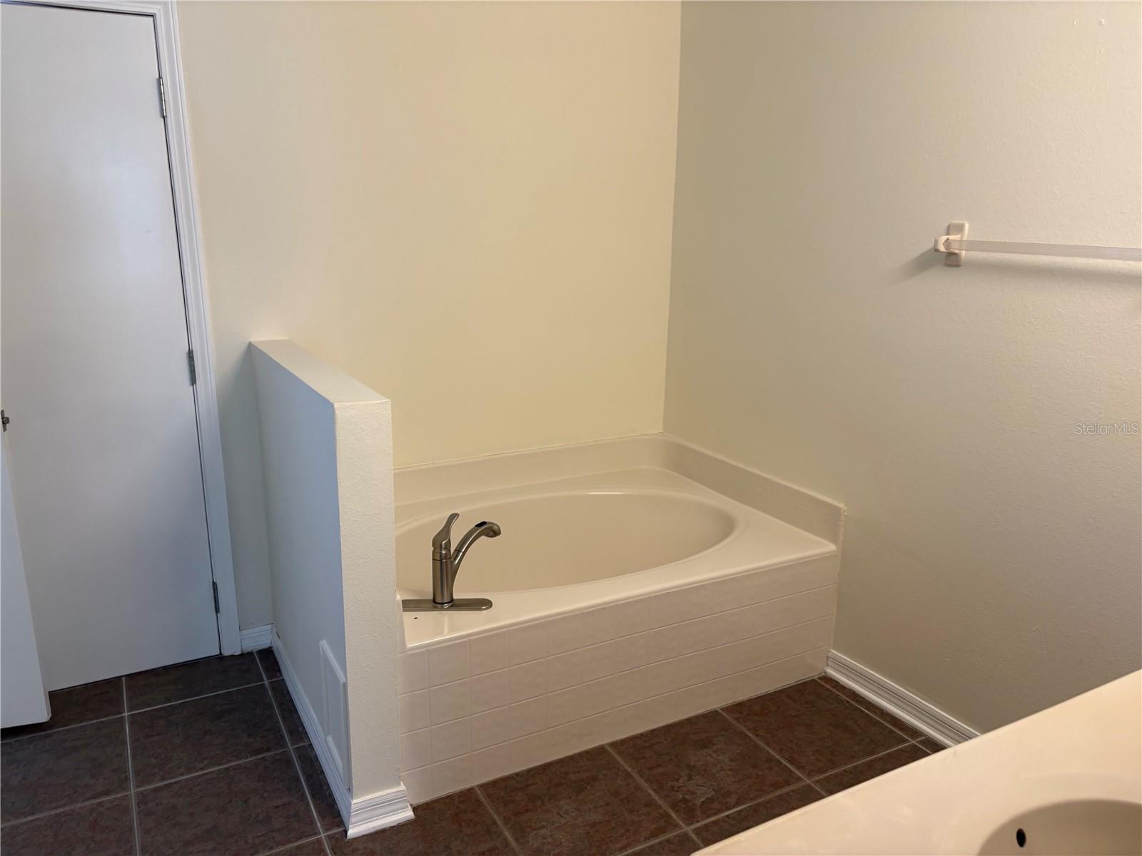 CASCADES PARK PH 01 02 03 - Residential Lease