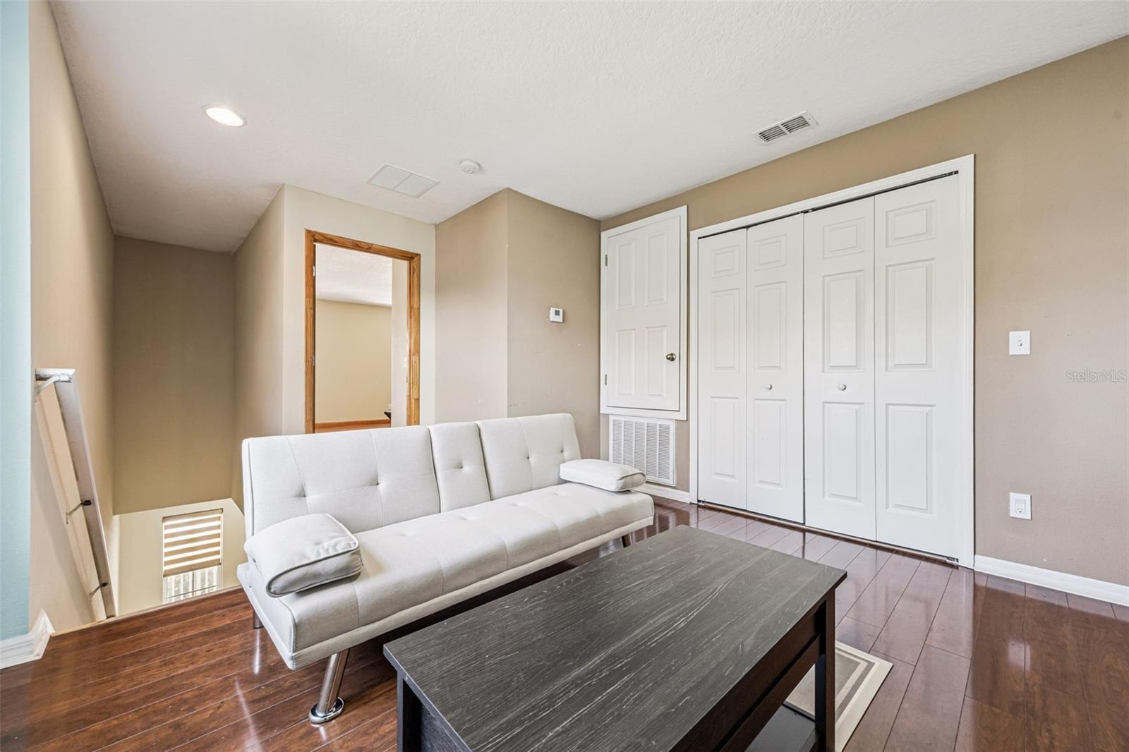 OAKCREST/SOUTHMEADOWPH N - Residential