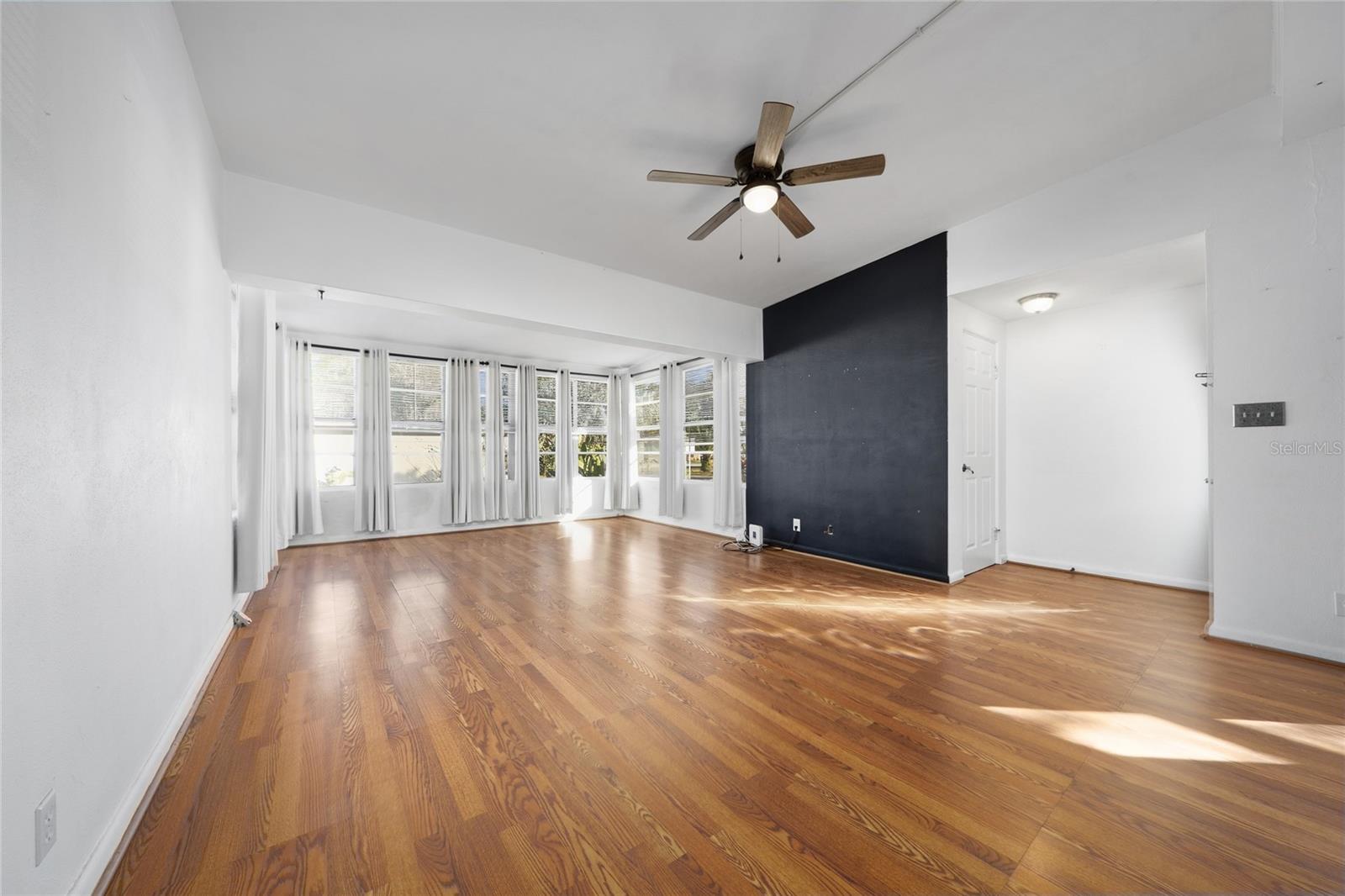 VALENCIA VILLAS - Residential