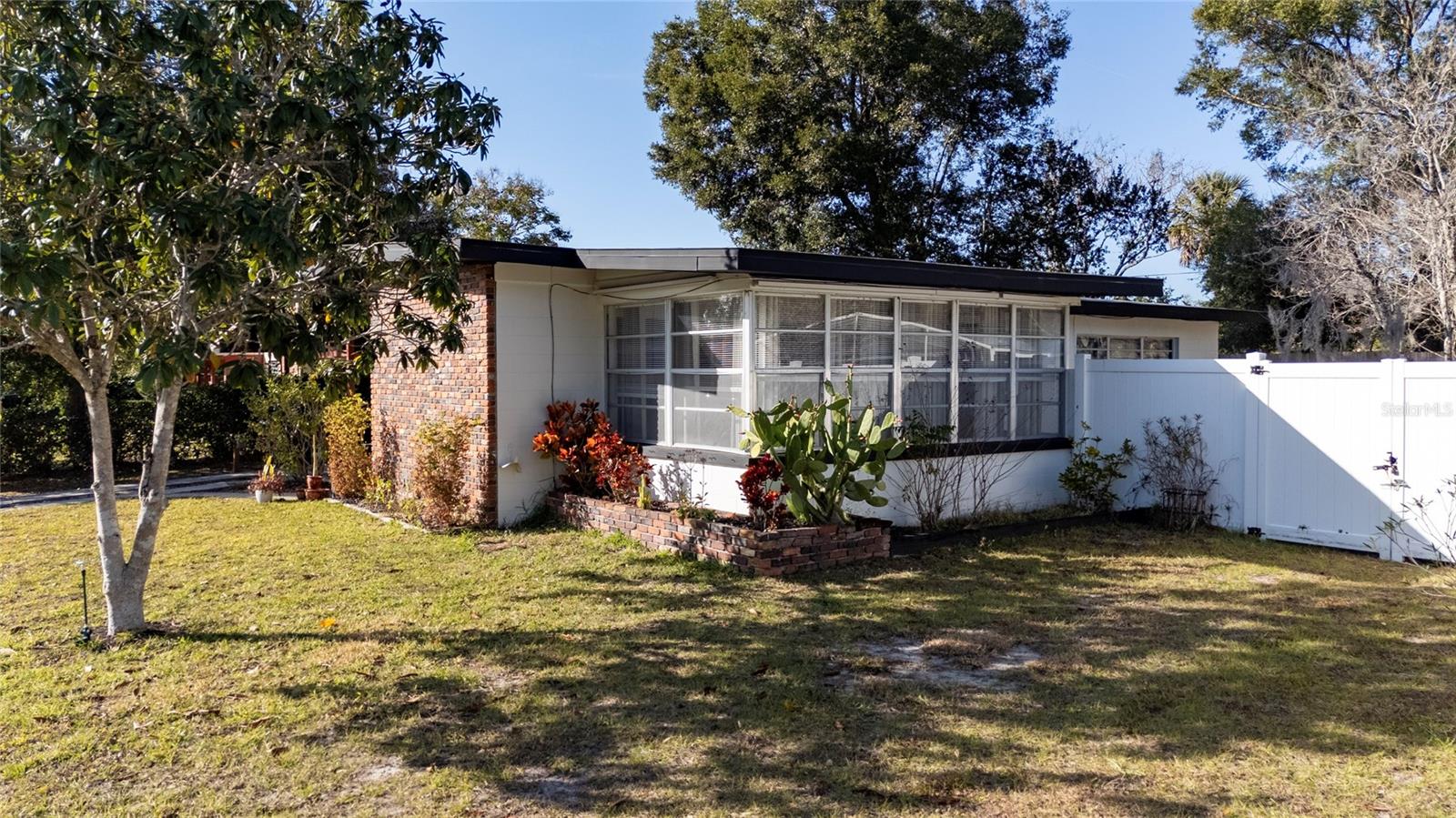 VALENCIA VILLAS - Residential