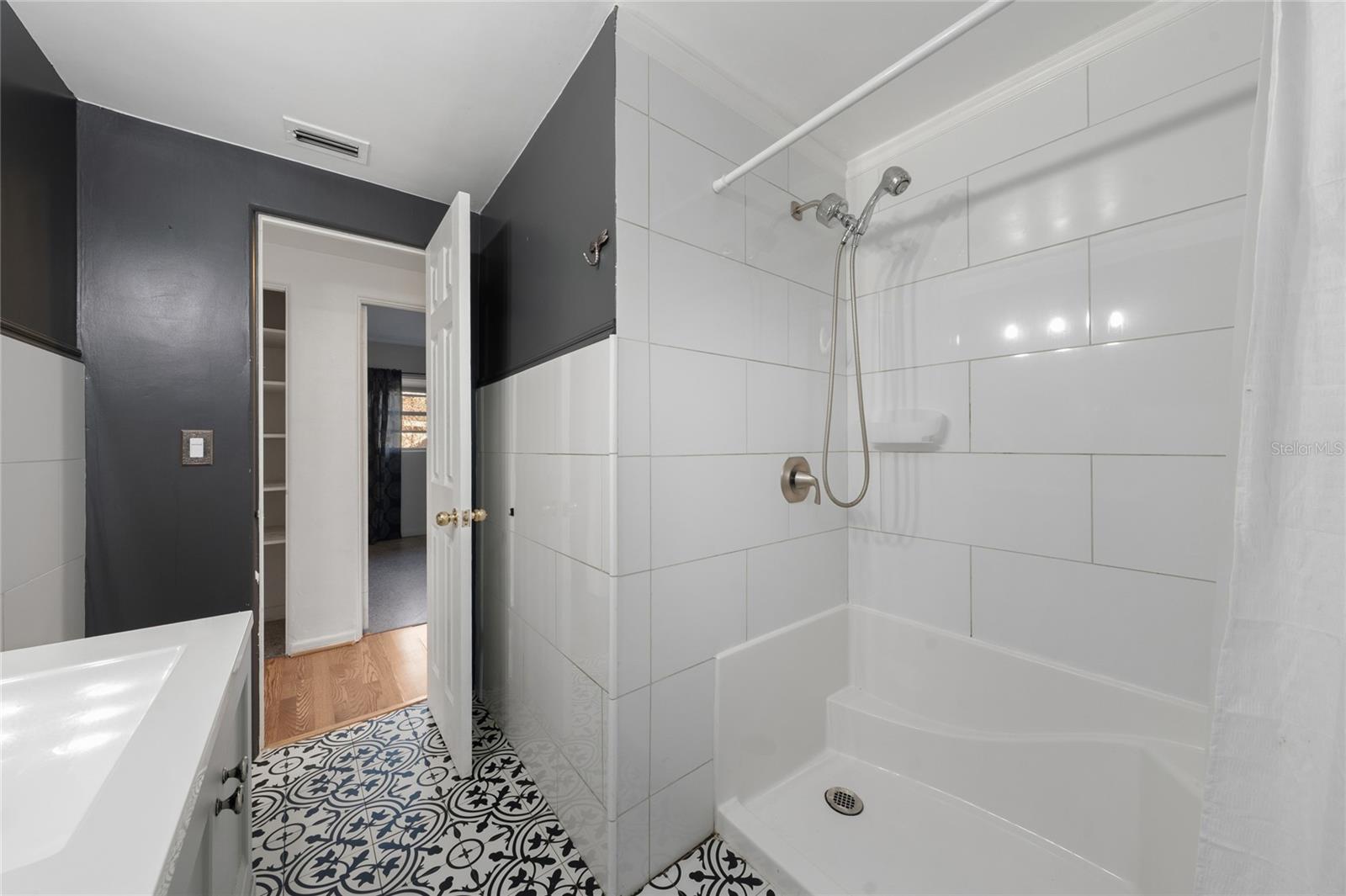 VALENCIA VILLAS - Residential