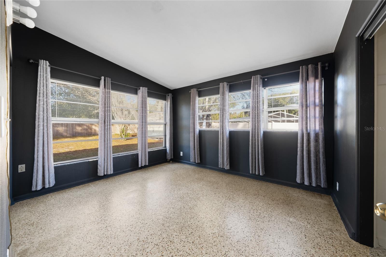 VALENCIA VILLAS - Residential