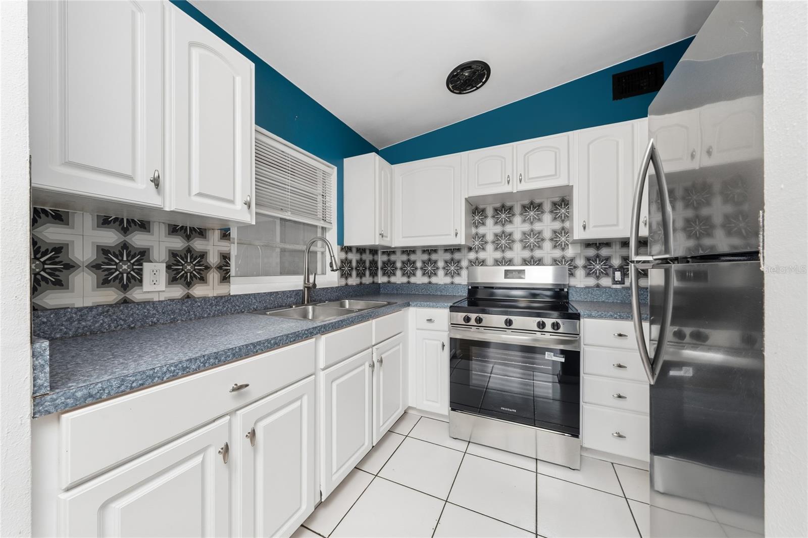 VALENCIA VILLAS - Residential