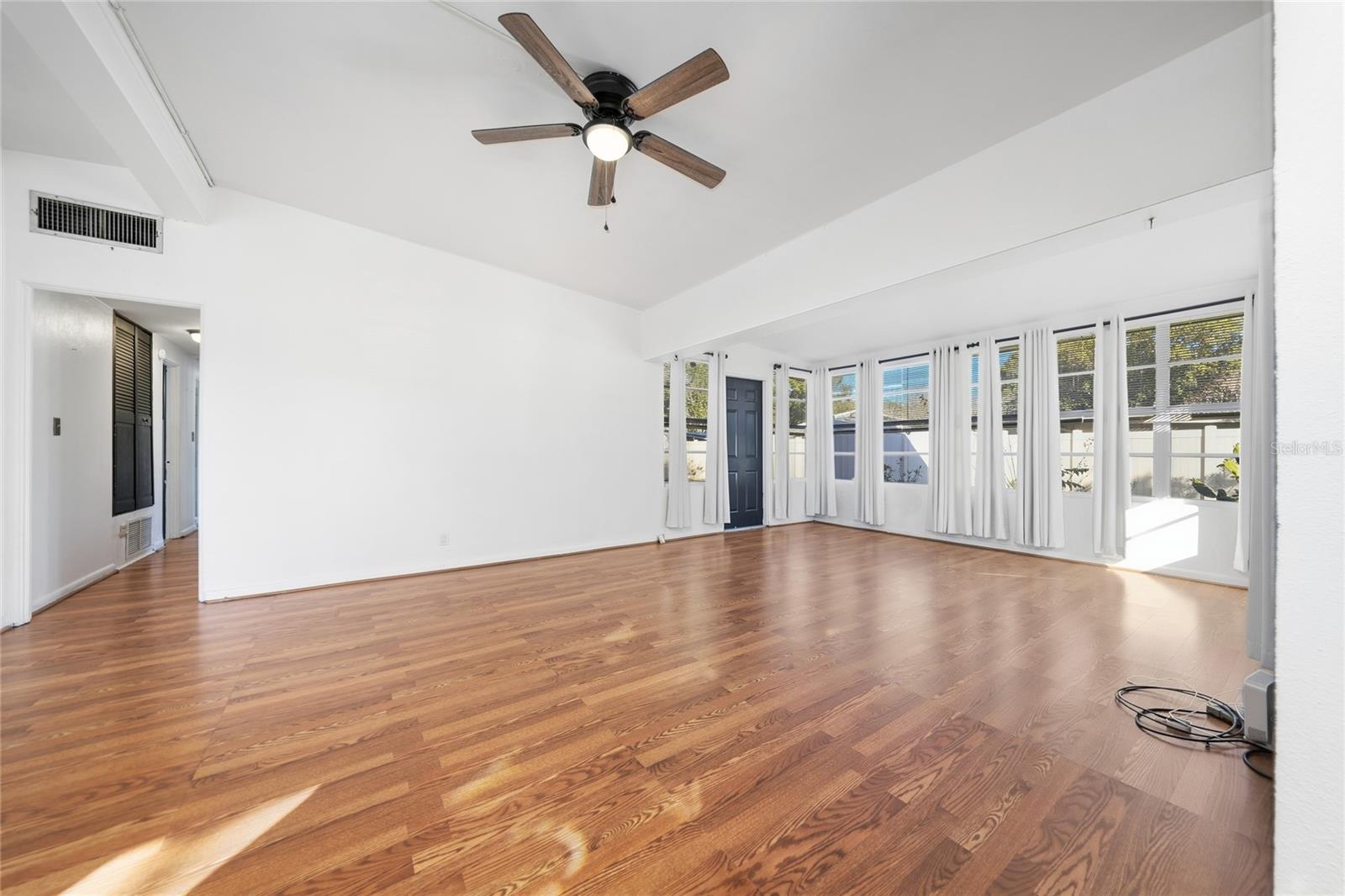 VALENCIA VILLAS - Residential