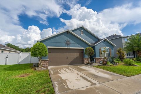 A home in WINTER HAVEN