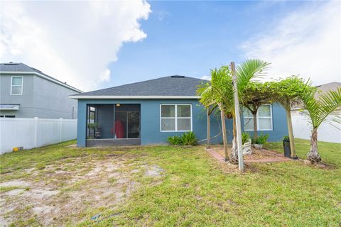 A home in WINTER HAVEN