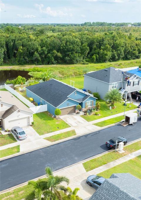 A home in WINTER HAVEN