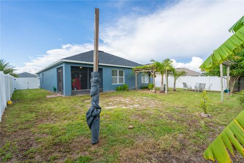 A home in WINTER HAVEN