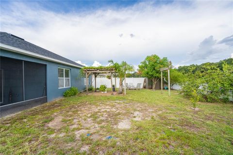 A home in WINTER HAVEN