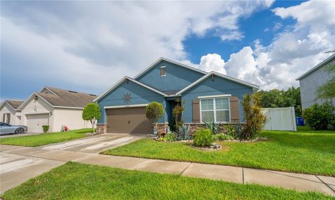 A home in WINTER HAVEN