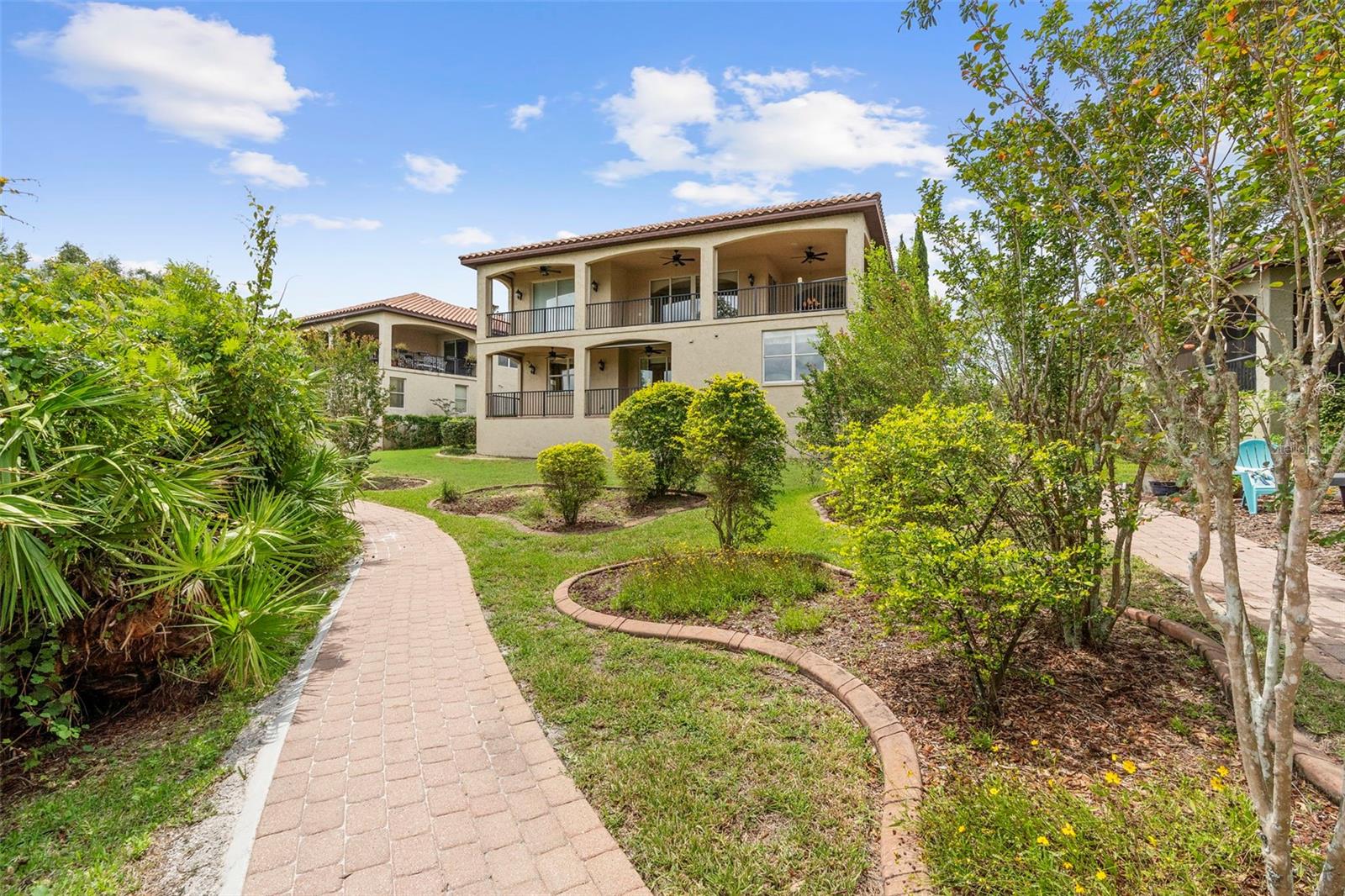 762 ONYX PARKWAY