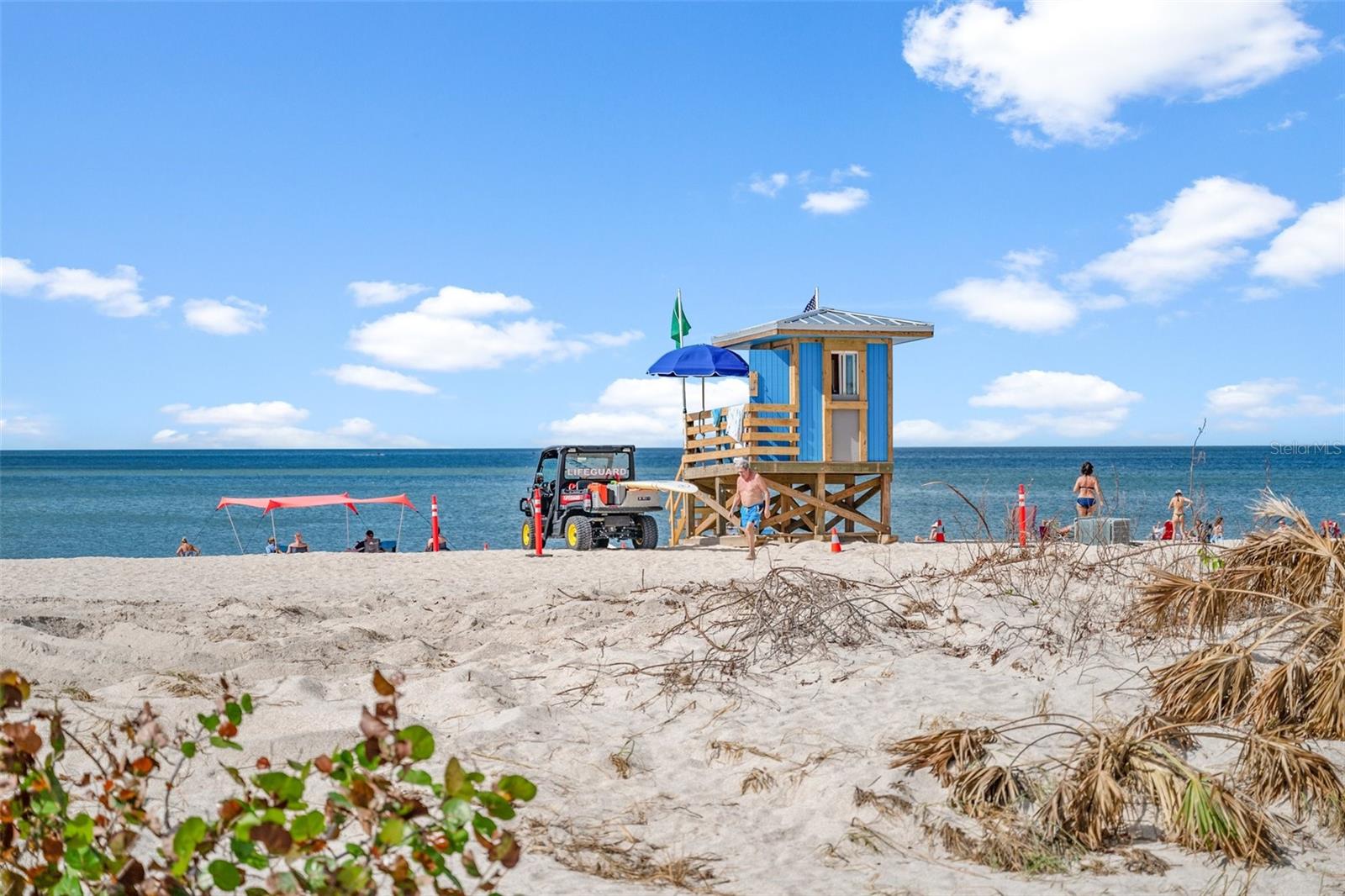 QUEEN PALMS - Residential