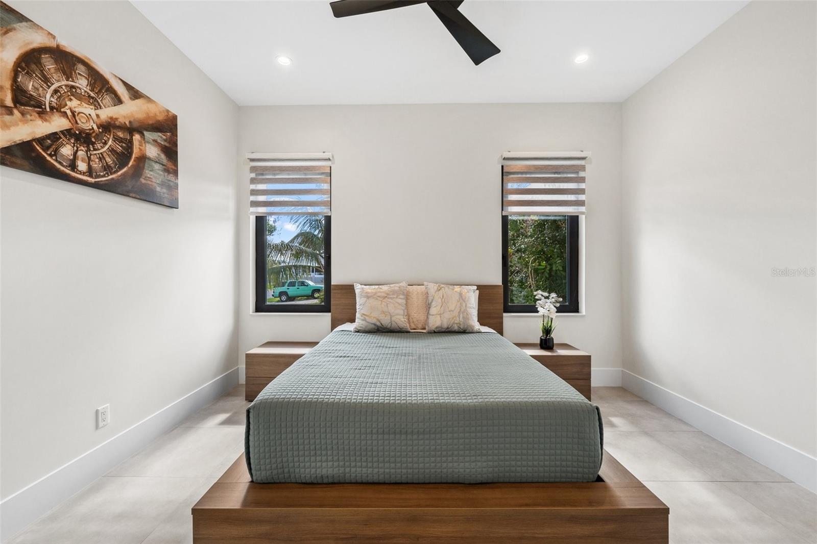 QUEEN PALMS - Residential