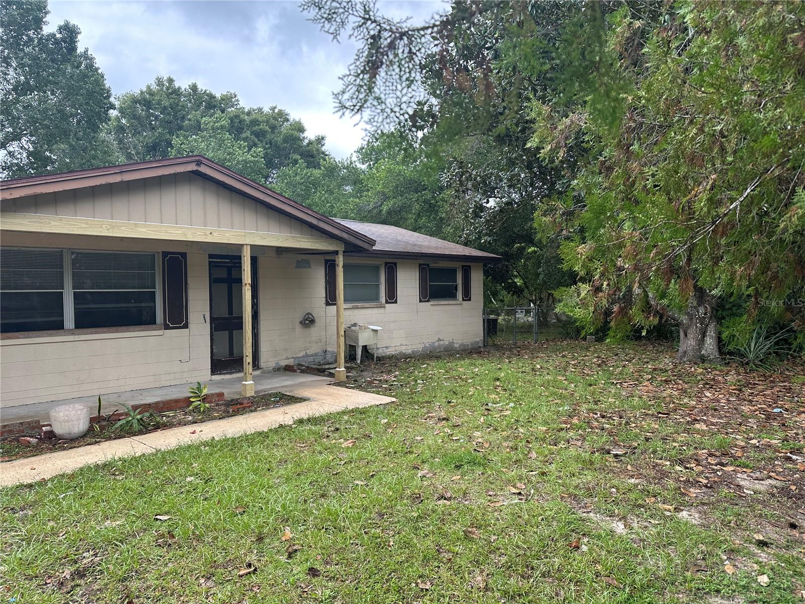 INVERNESS ACRES UNIT 01 AKA INVERNESS VILLAGE - Residential Lease