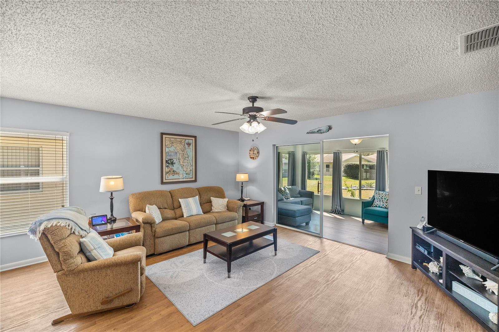 ON TOP OF THE WORLD - Residential