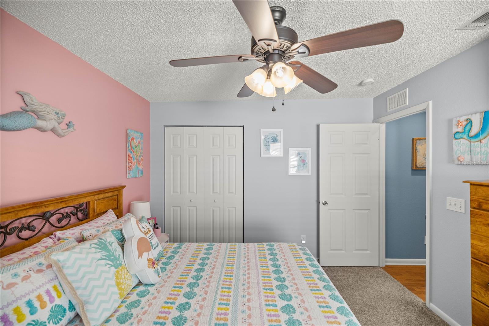 ON TOP OF THE WORLD - Residential