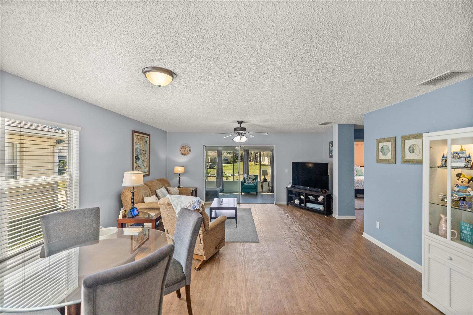 ON TOP OF THE WORLD - Residential