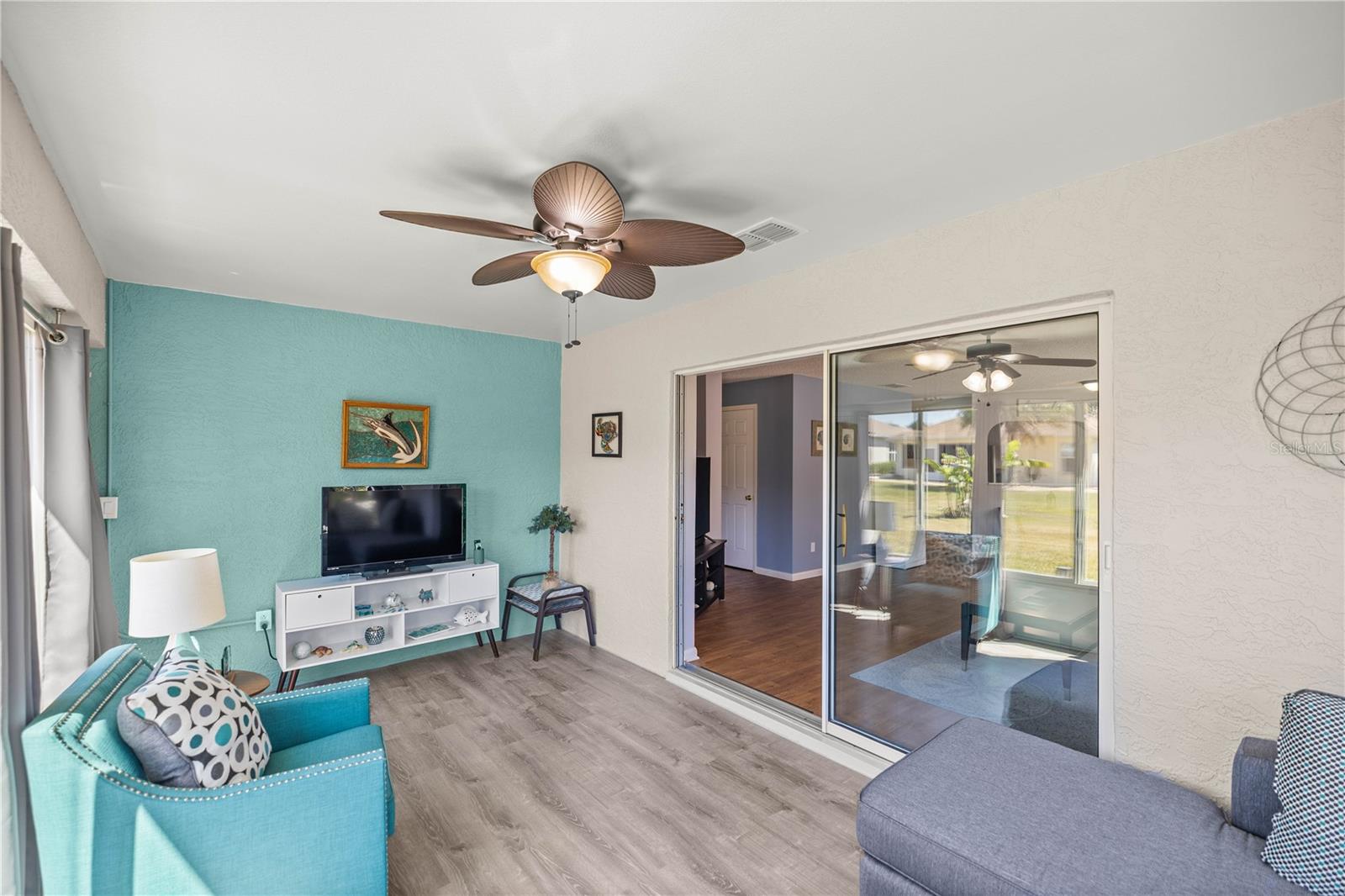 ON TOP OF THE WORLD - Residential