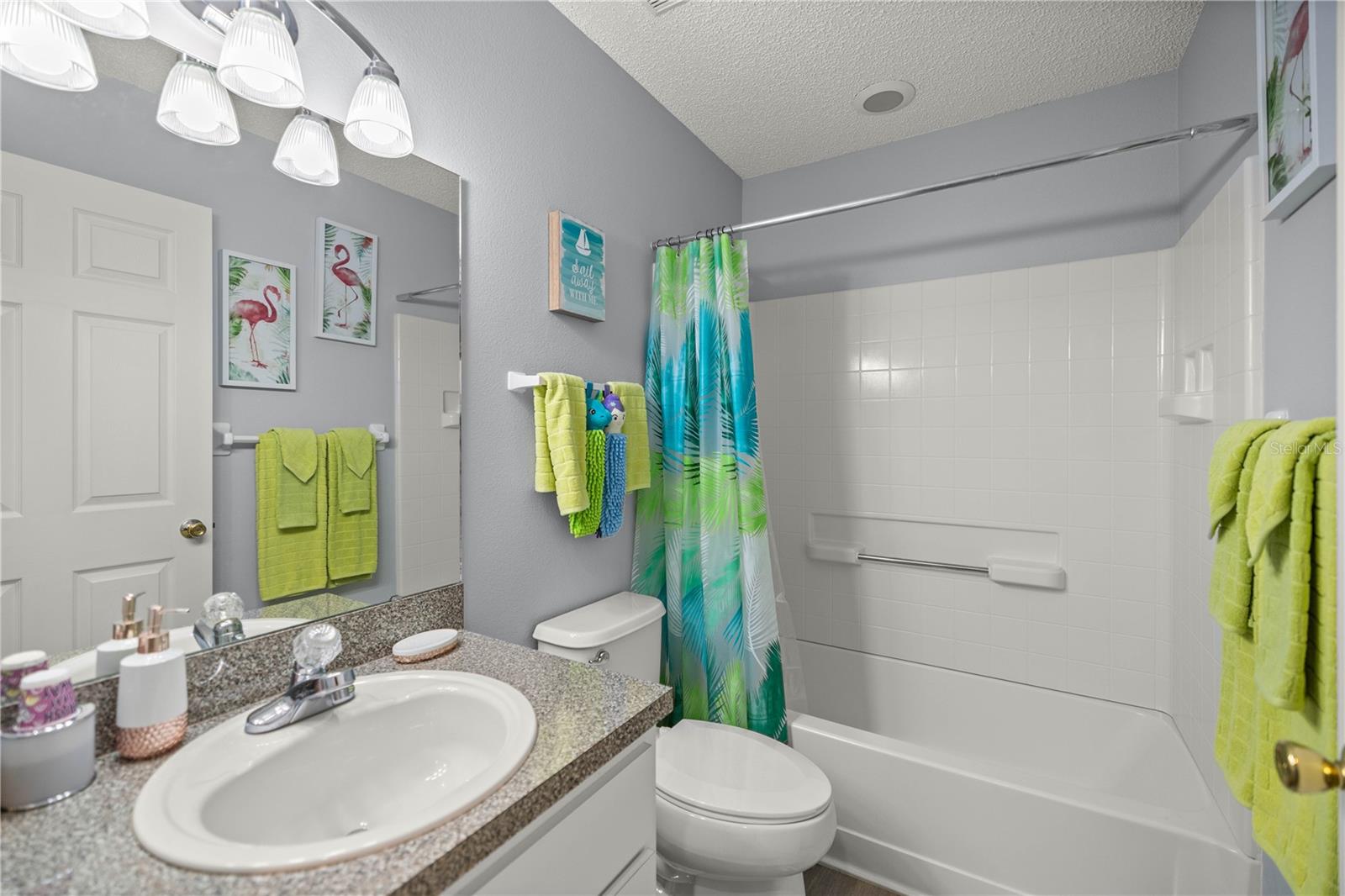 ON TOP OF THE WORLD - Residential