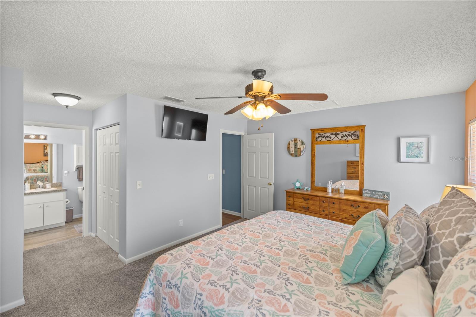 ON TOP OF THE WORLD - Residential